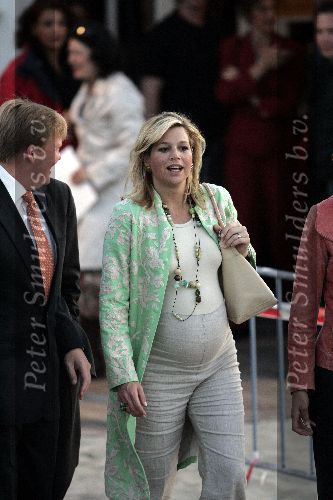 Scheveningen 9 juni 2005
Maxima  zwanger en Prins Willem Alexander bij strandtent Wij.
Feestje van Wapem.  Paul Rosemuller