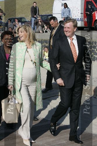 Scheveningen 9 juni 2005
Maxima  zwanger en Prins Willem Alexander bij strandtent Wij.
Feestje van Wapem.