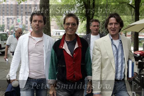 Amsterdam 10 juni 2005
Cliff Richard met erik de zwart met top 40 boek
Michiel v Rijswijk