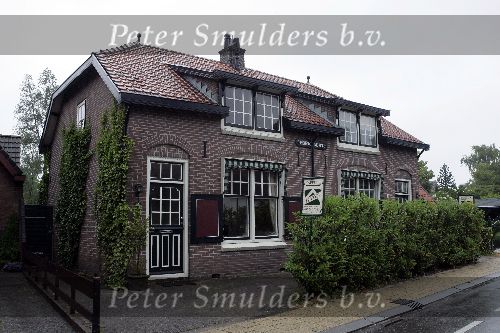 Loosdrecht 4 juni 2005
Huis van Milika Peterzon te koop.