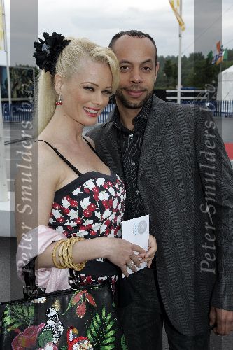 Rotterdam 3 juni 2005
Premiere Circus du soleil  bij ahoy.
Monique Sluyter met vriend