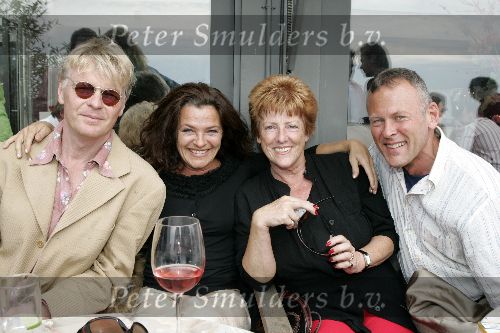 Bloemendaal 1 juni 2005
Haringparty radio noordzee.
Mylene de la Haye en Pamela Teves met partners