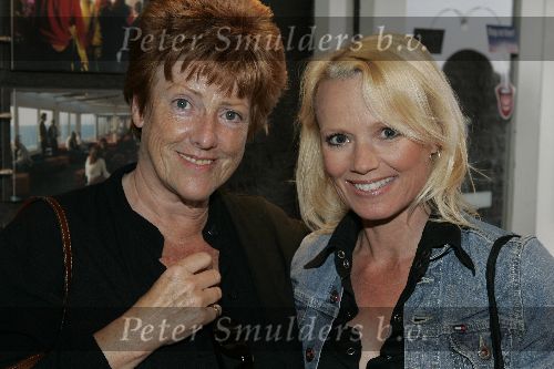 Bloemendaal 1 juni 2005
haringparty radio Noordzee bij tropen aan zee.
pamela Teves met collega