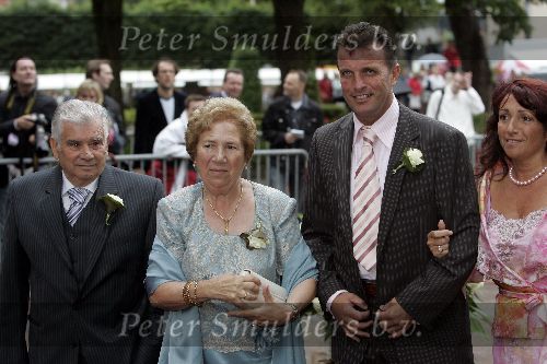 Heemskerk 10 juni 2005
Rafael v d Vaart en Silvie Meis trouwen.
ouders Rafael en opa en oma