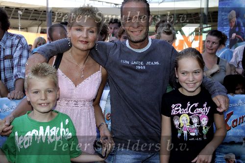 Amsterdam 19 juni 2005
Premiere de Cameleon in pathe arena.
Ron Boszhard met vrouw en met kinderen