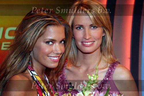 Amsterdam 6 juni 2005
Silvie Meis en Anouk Smulders presenteren SBS Shownieuws.
