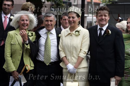 Heemskerk 10 juni 2005
Trouwen Sylvie Meis en Rafael v d Vaart in Hemskerk.
Sjaak Swart met vrouw en Soren Lerby met Arlette