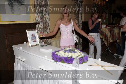 Warmenhuizen 19 juni 2005
afscheidsfeest Frans Smit, man van Sjoukje Smit in dorpshuis.