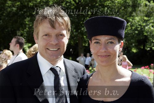 Maarssen 18 juni 2005
Wesley Sneijder en Ramona Streekstra trouwen .
Soren Lerby met zijn vrouw Arlette