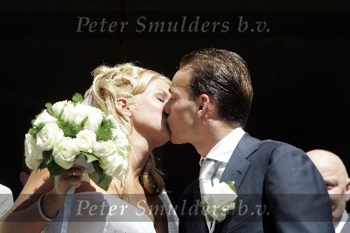 Maarssen 18 juni 2005
Wesley Sneijder en Ramona Streekstra trouwen .
kussend
