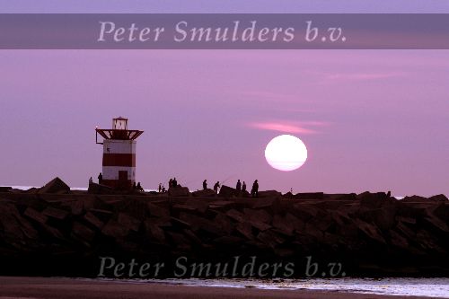 Scheveningen 9 juni 2005
Maxima  zwanger en Prins Willem Alexander bij strandtent Wij.
Feestje van Wapem. zonsondergang