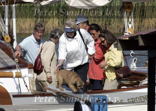 Muiden 28 mei 2005
Koningin Beatrix varen met Mabel Wisse Smit prinses Luana en prins Friso