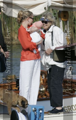 Muiden 28 mei 2005
Koningin Beatrix varen met Mabel Wisse Smit prinses Luana en prins Friso