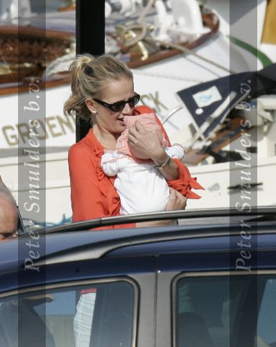 Muiden 28 mei 2005
Koningin Beatrix varen met Mabel Wisse Smit prinses Luana en prins Friso