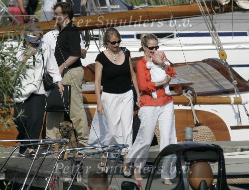 Muiden 28 mei 2005
Koningin Beatrix varen met Mabel Wisse Smit prinses Luana en prins Friso