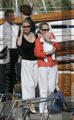 Muiden 28 mei 2005
Koningin Beatrix varen met Mabel Wisse Smit prinses Luana en prins Friso