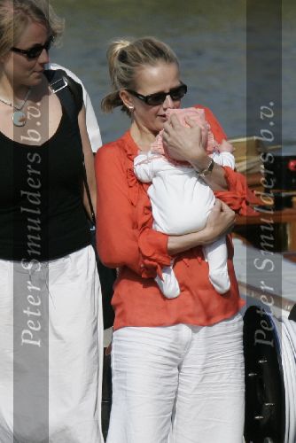 Muiden 28 mei 2005
Koningin Beatrix varen met Mabel Wisse Smit prinses Luana en prins Friso