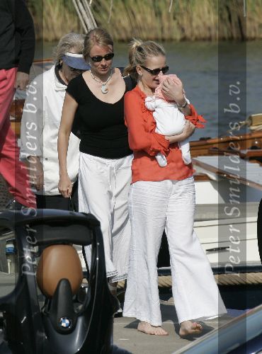 Muiden 28 mei 2005
Koningin Beatrix varen met Mabel Wisse Smit prinses Luana en prins Friso
