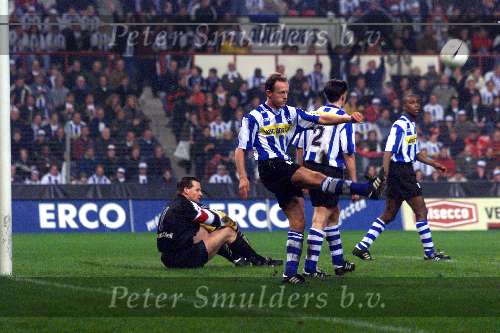 Eindhoven, 21 Maart 1999
EVV-PSV 0-5
Albert v d Sleen na het vierde doelpunt 
John Laponder