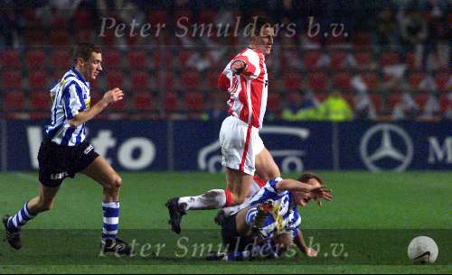 09 Maart 1999
EVV-PSV 0-5
Andre Ooijer in duel met Steve v d Borght
Links op de foto Andre v Tuinen