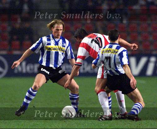 Luc Nilis in duel met Bert Zuurman
EVV-PSV 0-5
09 maart 1999