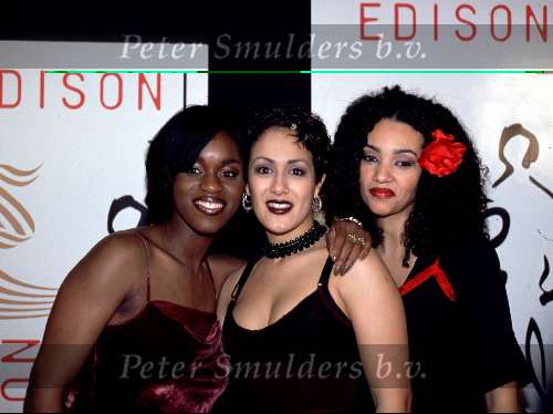 4 Maart 1999
Prijswinnaressen DIGNITY