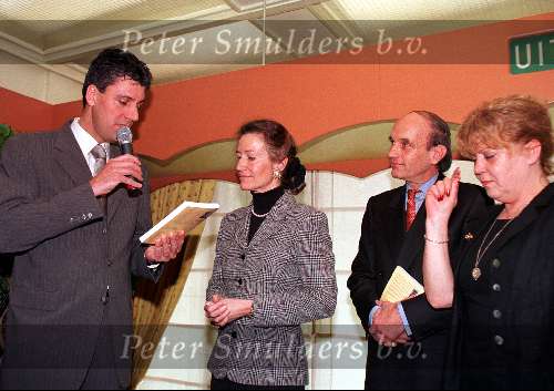 Eindhoven, 7 maart 1999
Uitreiking boek over bekene eindhovenaren met op de foto 
Frank Houden met zijn vrouw, Dorothee Foole en Hr. Brood