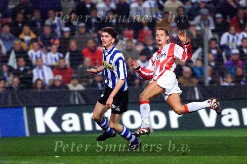 Eindhoven 9 Maart 1999
EVV-PSV 0-5
Gilles de Bilde heeft 0-4 laten aantekenen
Links op de foto
