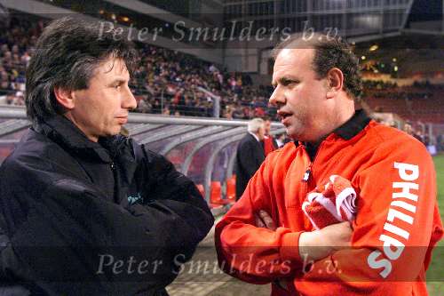 Eindhoven 9 Maart 1999
EVV-PSV 0-5
DE verzorgers Rinus Louwers en Mart v d Heuvel met elkaar in gesprek