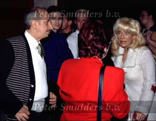 4 Maart 1999
Mary Borsato in discussie met de vriendin van haar ex-man die links meeluistert