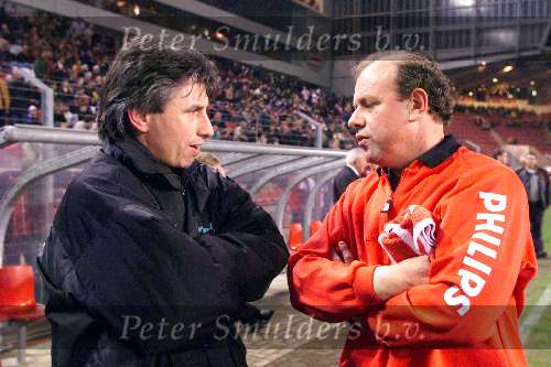 Eindhoven 9 Maart 1999
EVV-PSV 0-5
De verzorgers Mart v d Heuvel en Rinus Louwers met elkaar in gesprek