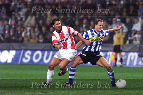 Eindhoven 9 Maart 1999
EVV-PSV 0-5
STEVE V D BORGHT in duel met LUC NILIS