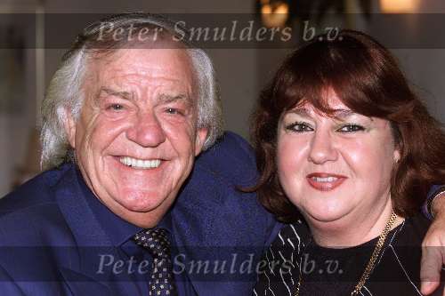 Vlaardingen 8 maart 2000
Platina Video Award voor 3 films
Bassie & Adriaan
Aad v d Toor met vrouw