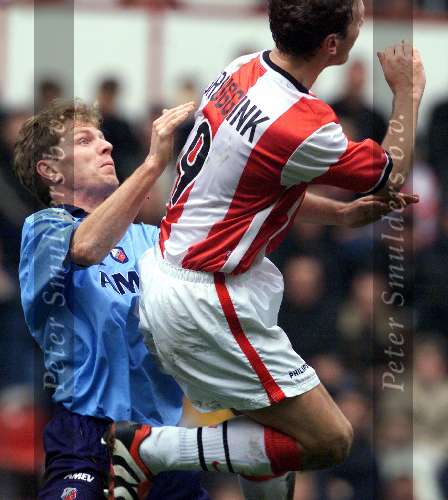 Eindhoven, 12 maart 2000
PSV-FC Utrecht, eindstand 2-1
Arnold Bruggink in duel met Alfons Groenedijk