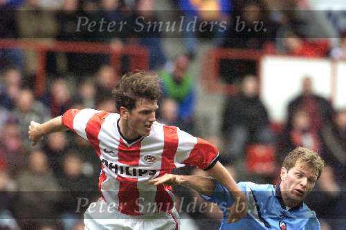 Eindhoven, 12 maart 2000
PSV-FC Utrecht, eindstand 2-1
ARNOLD BRUGGINK IN DUEL MET ALFONS GROENEDIJK
