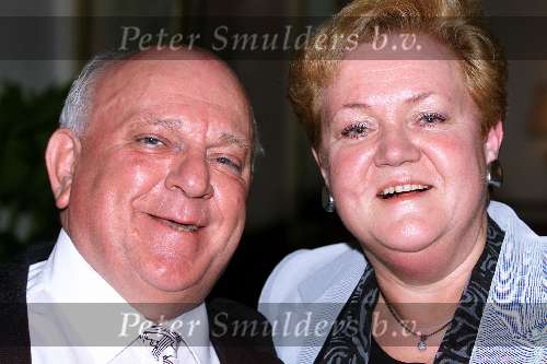 Vlaardingen 8 maart 2000
Platina Video Award voor 3 films
Bassie & Adriaan
Bas v d Toor met vrouw