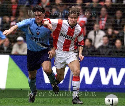 Eindhoven, 12 maart 2000
PSV-FC Utrecht, eindstand 2-1
Joonas Kolkka in duel met Didier Martel