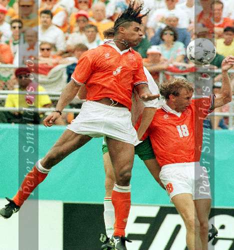 Nederland-Ierland, eindstand 2-0
tijdens WK in de Verenigde Staten
4 juli 1994
Frank Rijkaard en Stan Valckx kopbal
Mooie aktie