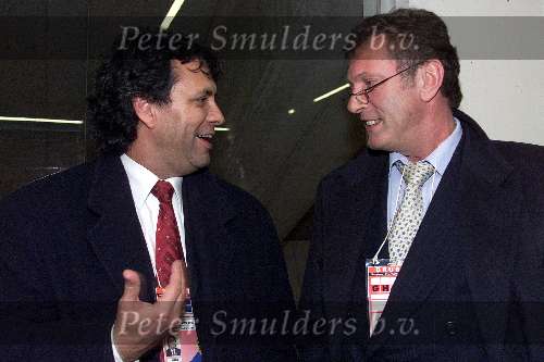 Brussel, 29 maart 2000
Belgie-Nederland, eindstand 2-2 in het Koning Boudewijn stadion vriendschappelijk wedstrijd
Frits Korbach in gesprek met Pedro Salazar