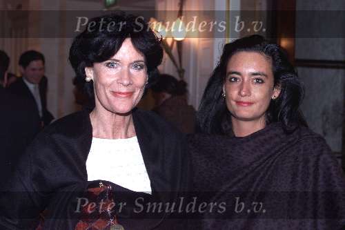 Amsterdam 13 maart 2000
Modeshow Frans Molenaar in het Amstel Hotel.
Gretta Duisenberg met dochter