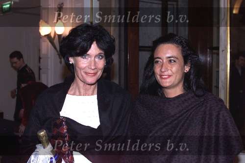 Amsterdam 13 maart 2000
Modeshow Frans Molenaar in het Amstel Hotel.
Gretta Duisenberg met dochter