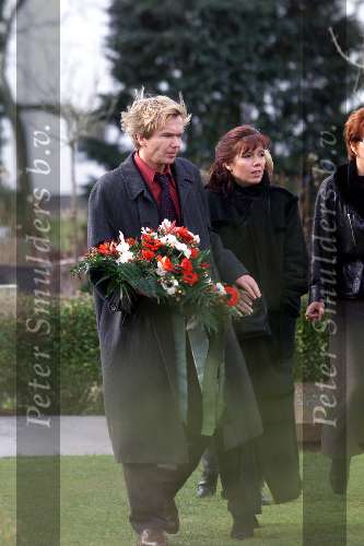 Hilversum. 11 februari 2000
Begrafenis GITTY BUDIE
Tom Egbers met Janke Dekker