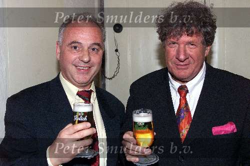 Geertruidenberg 28 maart 2000
Wijnproeverij Otto Lenselink in Geertruidenberg.
John v Zwieteren (PR Grolsch) en Willibrord Frequin