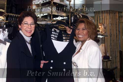 Zaterdag 4maart 2000 Dordrecht bij modezaak 
JUSTINE PELMELAY met haar grotere borsten
