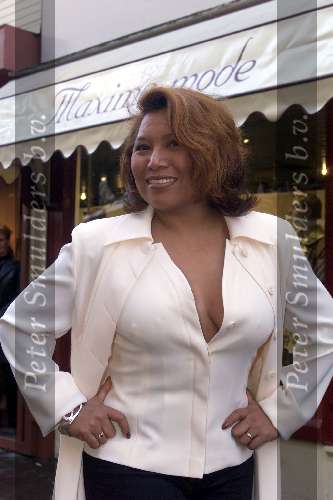 Zaterdag 4maart 2000 Dordrecht bij modezaak MAXIME Mode 
JUSTINE PELMELAY met haar grotere borsten
