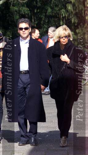 Hilversum, 11 mart 2000
Begrafenis Gitty Budie
Margriet Zeegers met man