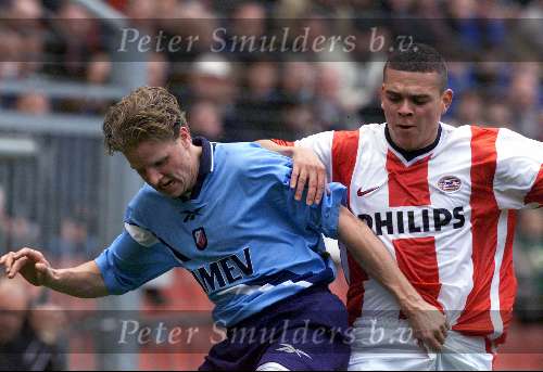 Eindhoven, 12 maart 2000
PSV-FC Utrecht, eindstand 2-1
Patrick Zwaanswijk in duel met Wilfred Bouma
Knijpt hem in zijn piemel