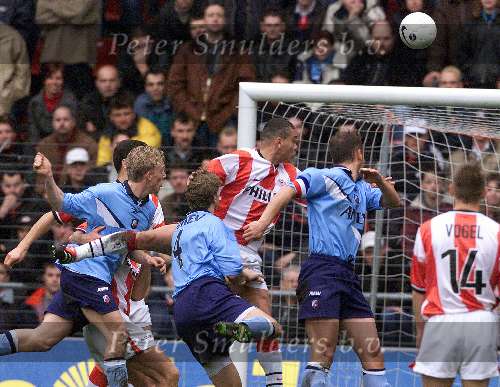 Eindhoven, 12 maart 2000
PSV-FC Utrecht, eindstand 2-1
Mitchell v d gaag Wilfred Bouma Dirk Kuyt
Kopbal mooie aktie