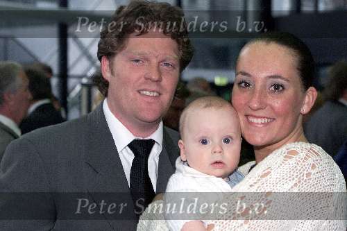 Rotterdam 23 maart 2001
Lee Towers onthulling borstbeeld in Ahoy.
Claudia en Rens met hun zoontje