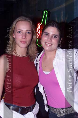 Rotterdam 29 maart 2001
Uitreiking cd Georgina Verbaan in de Baja Beachc club.
Jennifer de jong met een vriendin